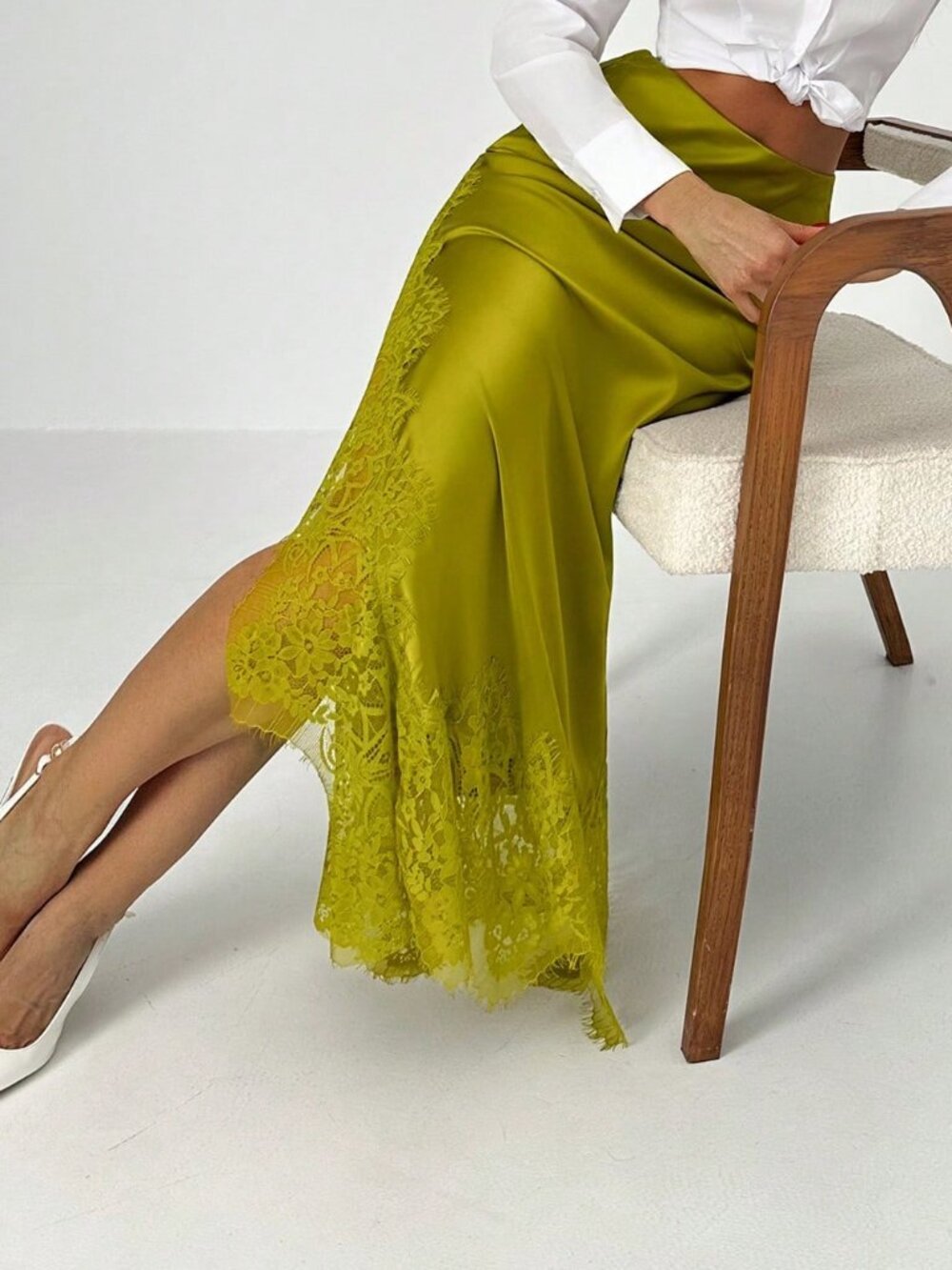 Green Chic Women's Midi Skirt with Lace Trim Side Slit - Picture 9 of 9